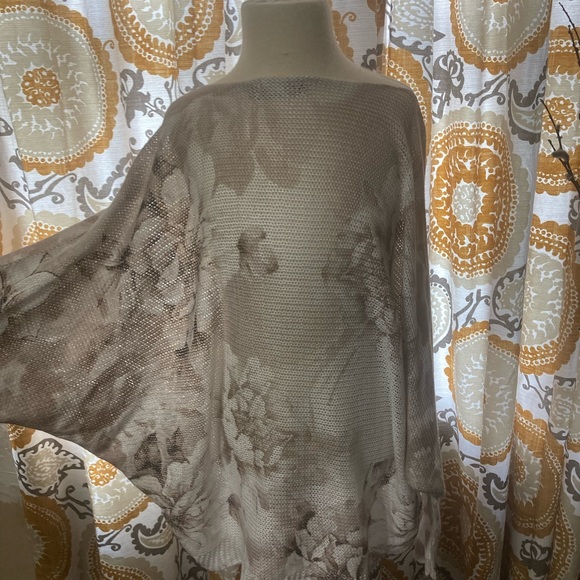 JM Made in Italy knitted top. Light floral pattern. Size XL. - Picture 2 of 6